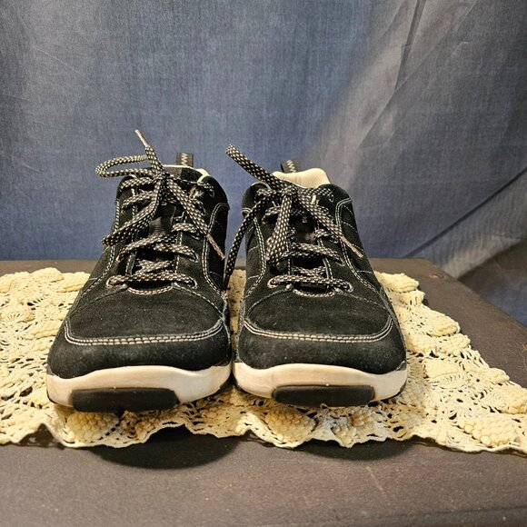 LL Bean black suede sneakers. Size 9M - Picture 2 of 9